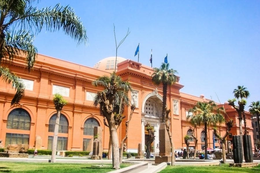 Full day Tour at Giza Pyramids & Egyptian Museum